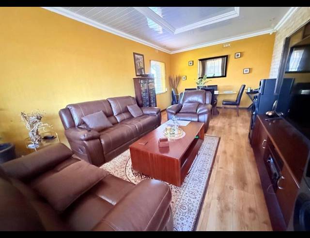 3 BEDROOM HOUSE FOR SALE IN VANDERBIJLPARK CE 3